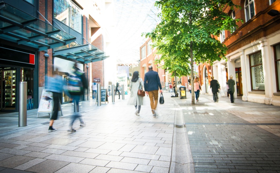 Pound’s rise threatened by high street crash