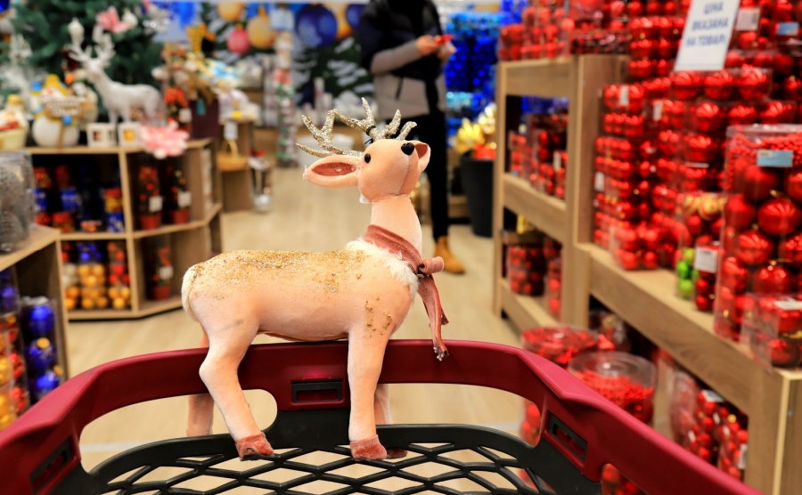 Inflation vs unemployment sends sterling spinning