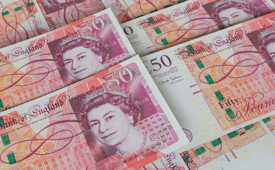 Pound ends week on a high