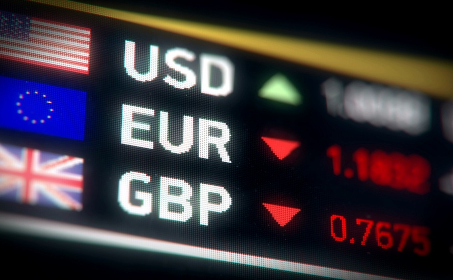 Pound drifts against resurgent dollar