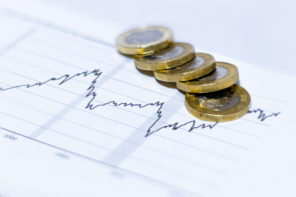 Business confidence takes a dive, with risks to GBP