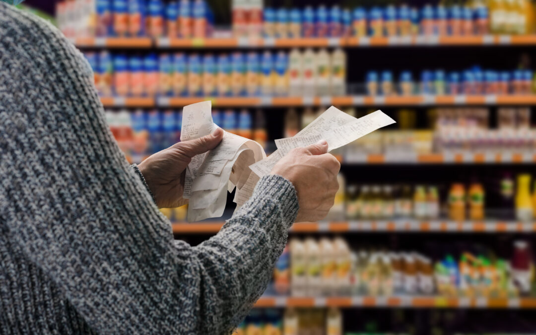 Shoppers buy less as UK confidence plunges