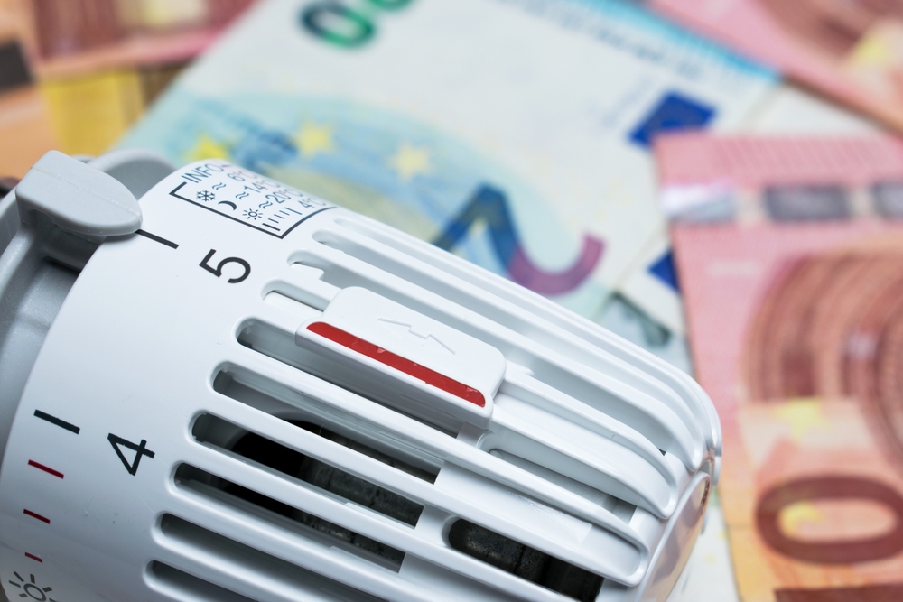 Euro tumbles to ten-month low