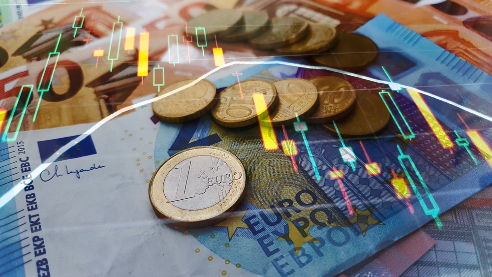 Euro falls as confidence in Ukrainian peace rises, UK inflation puts pressure on Bank