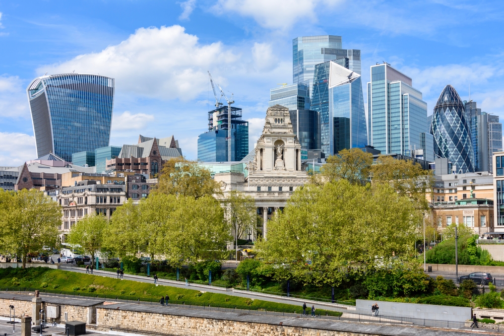 Business confidence boosts pound and dollar