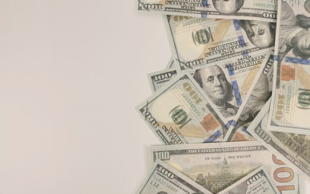 US dollar strengthens as markets bet on smaller cuts