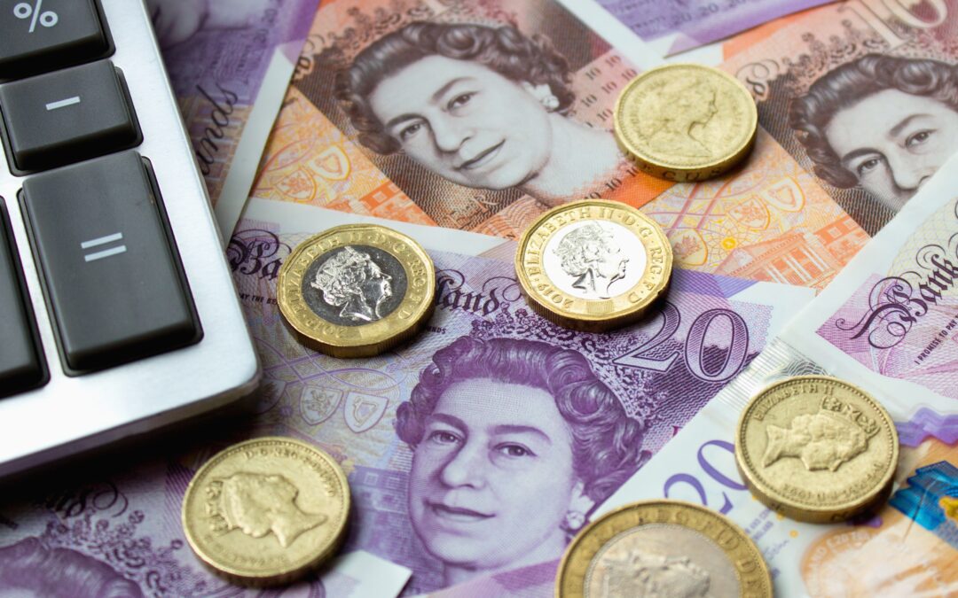 Pound climbs as growth returns